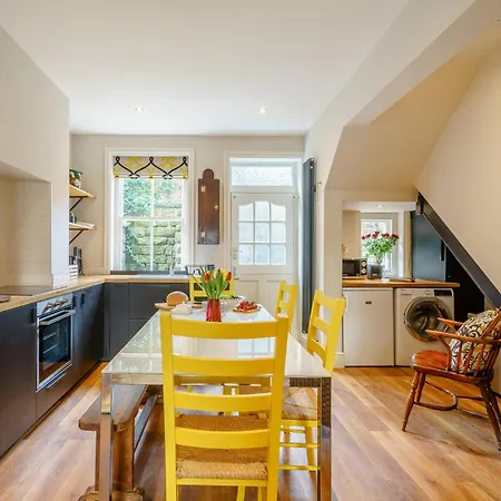 4 Bed In 73424 هاروغايت