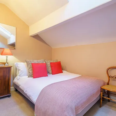 4 Bed In 73424 Holiday home *