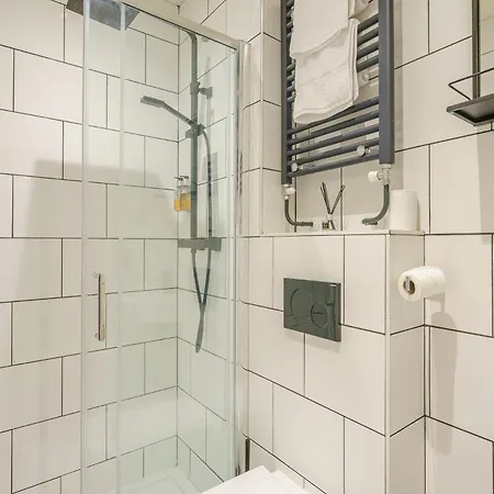 4 Bed In 73424 펜션