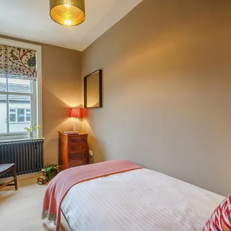 4 Bed In Oc-73424 Harrogate